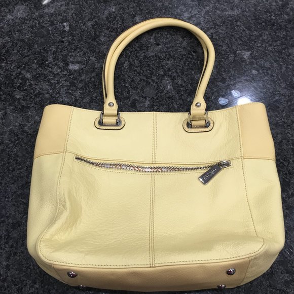 Tignanello Handbags - Beautiful Tignanello Purse